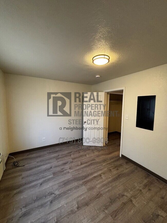 Building Photo - 1715 Oakshire Ln