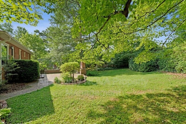 Building Photo - 3160 Ravenwood Dr