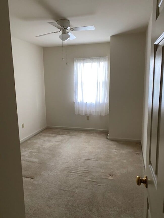 Building Photo - 3 bedroom 4 bathroom home in Lancaster tow...