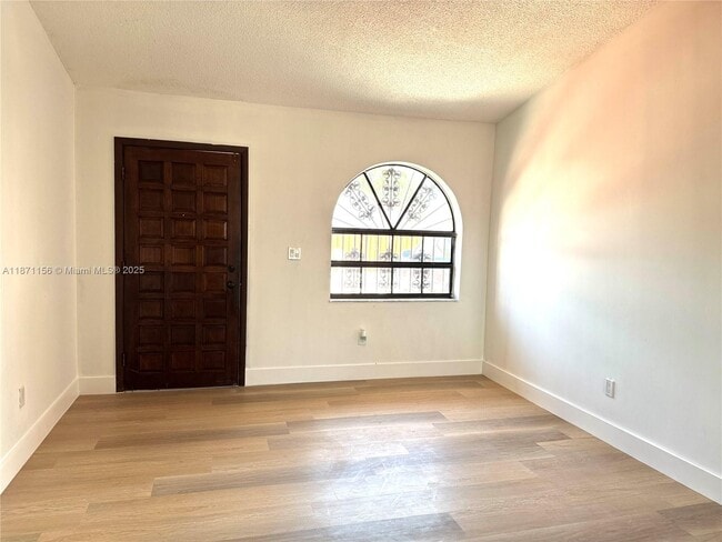 Building Photo - 2732 W 54th St