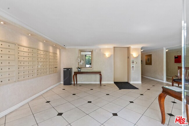 Building Photo - 11645 Montana Ave