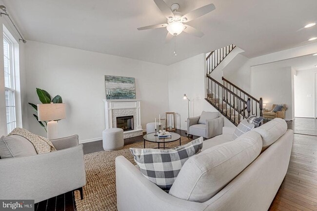 Building Photo - 317 Foxglove Way