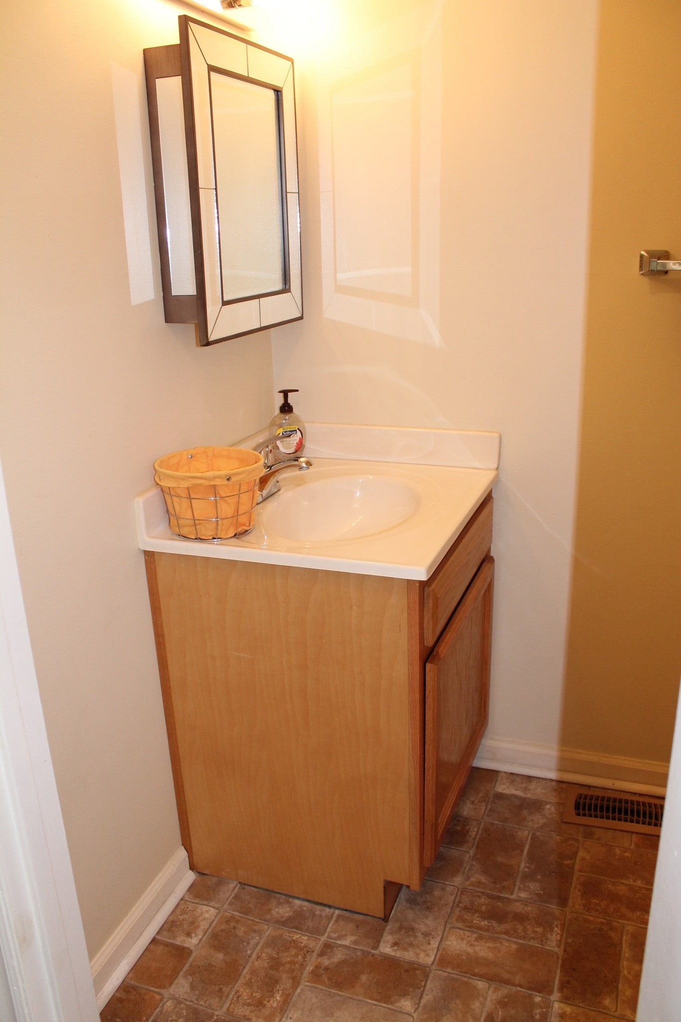 1/2 bath - 743 Ridgeview Dr