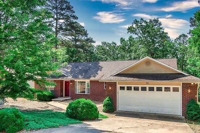Building Photo - 3 Bedrooms and 2 full baths make the perfect layout for everyone! Call 501-922-9997 to set up a s...