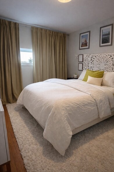 Building Photo - 240 Heath St