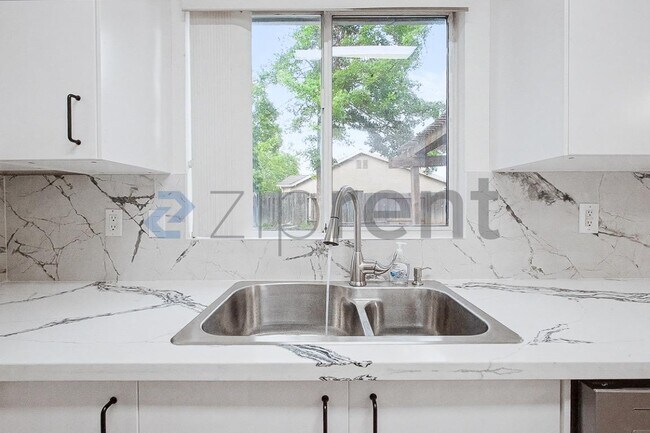 Building Photo - 8375 Grand Cru Dr