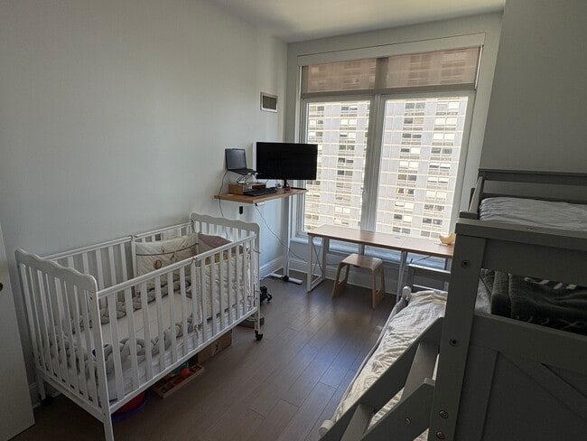 Building Photo - 514 N Peshtigo Ct