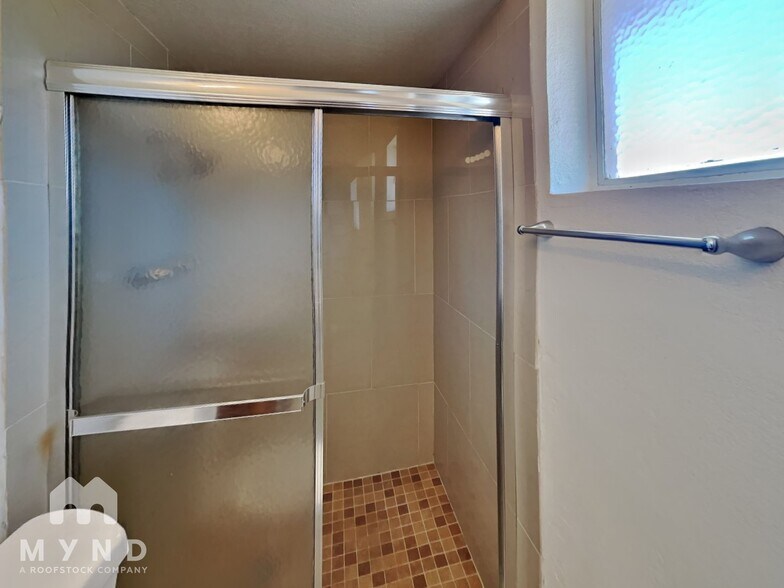 Building Photo - 5619 N 61st Cir