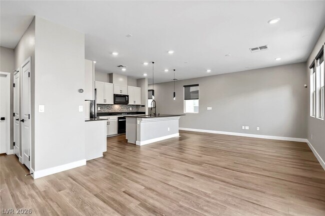 Building Photo - 7110 Cass Ave