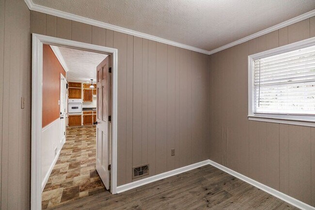 Building Photo - 1110 Maple Cir