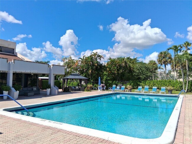 Building Photo - 2571 Aragon Blvd