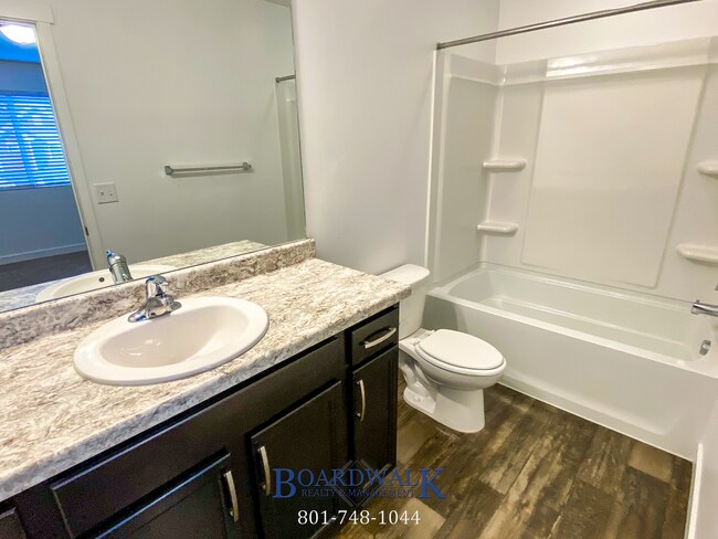 Building Photo - Beautiful 3 Bed 2 Bath Herriman Townhome!
