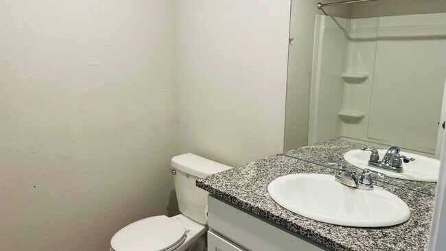 Building Photo - Spacious 4BR w/ Large Backyard – Close to ...