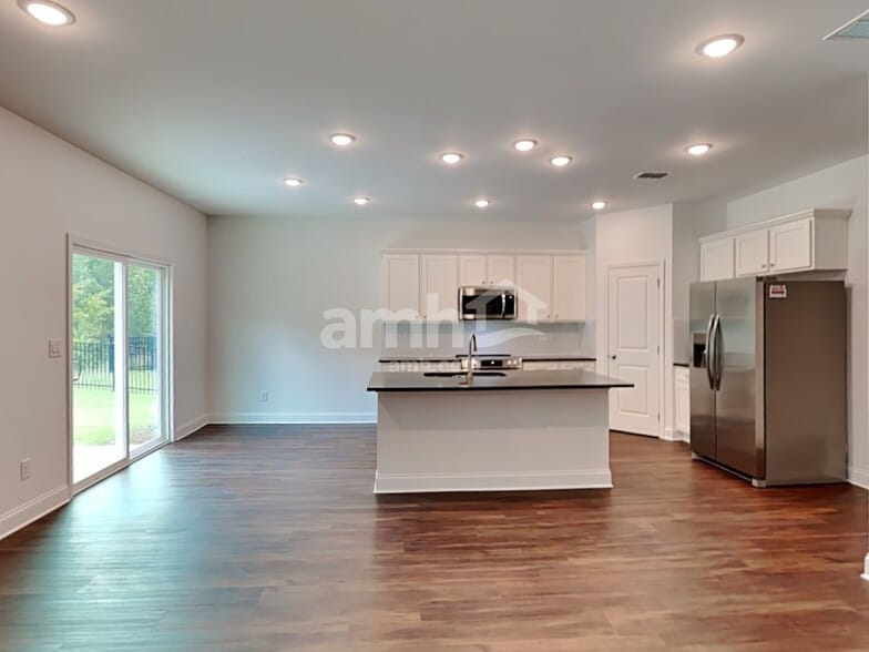 Building Photo - 189 Spruce Cir