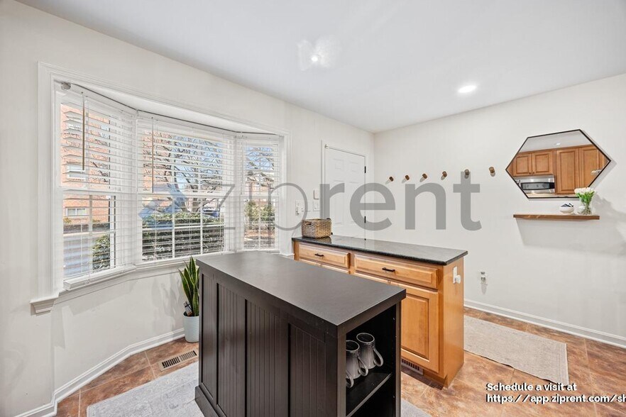 Building Photo - 1183 N Vernon St