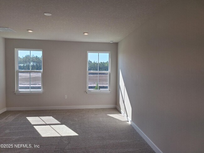 Building Photo - 102 Gaston Ct