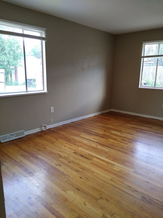 Building Photo - Osceola Duplex