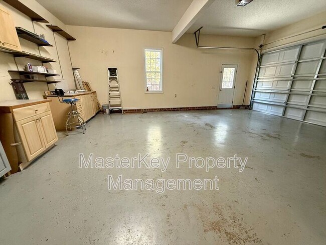 Building Photo - 6425 Cross Ridge Dr