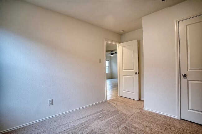 Building Photo - 2733 Slatewood Dr