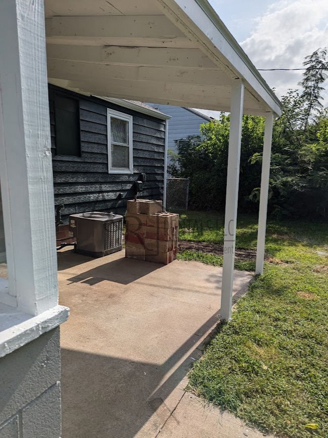 Building Photo - 426 Fieldcrest Dr