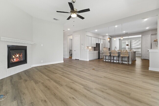 Building Photo - 24734 Resort Pkwy
