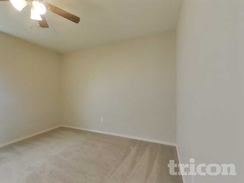 Building Photo - 16661 Woodside Dr