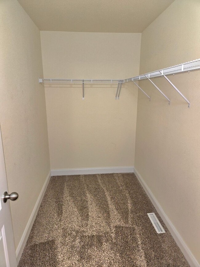 Building Photo - Beautiful Move-In Ready Single Family Home!