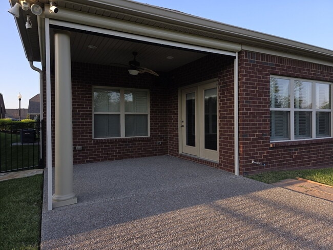 Building Photo - Resort Living At It's Finest in Foxland Harbor