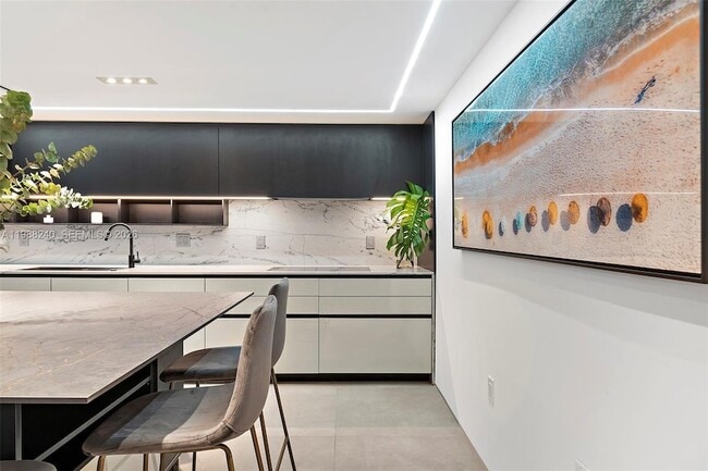 Building Photo - 2301 Collins Ave