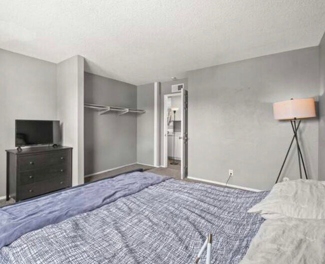 Building Photo - 2634 Nandina Dr