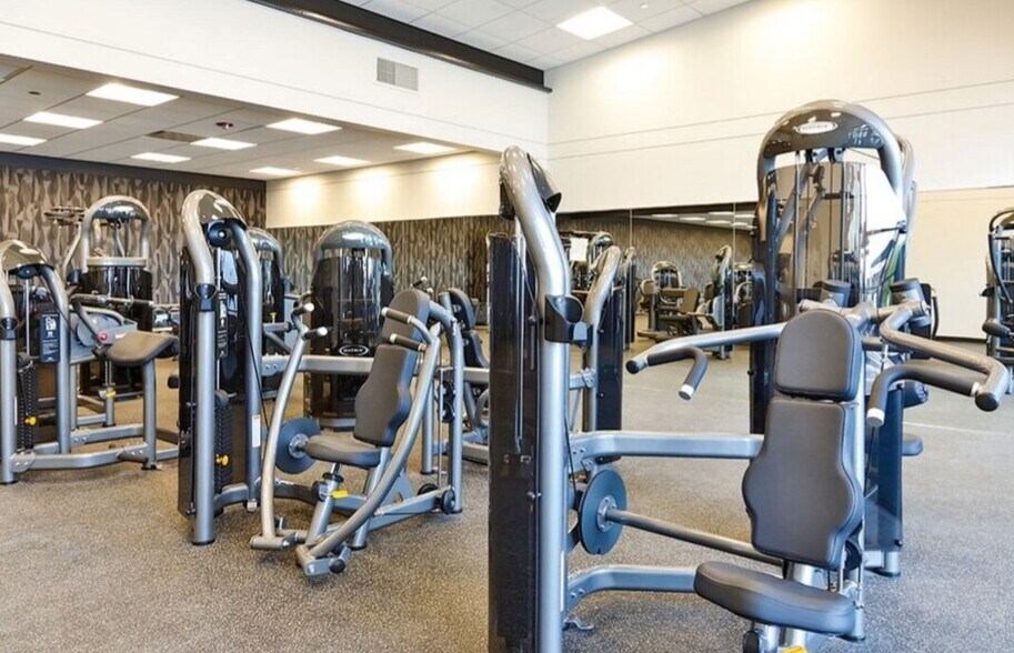 Building Photo - 838 W Blackhawk St