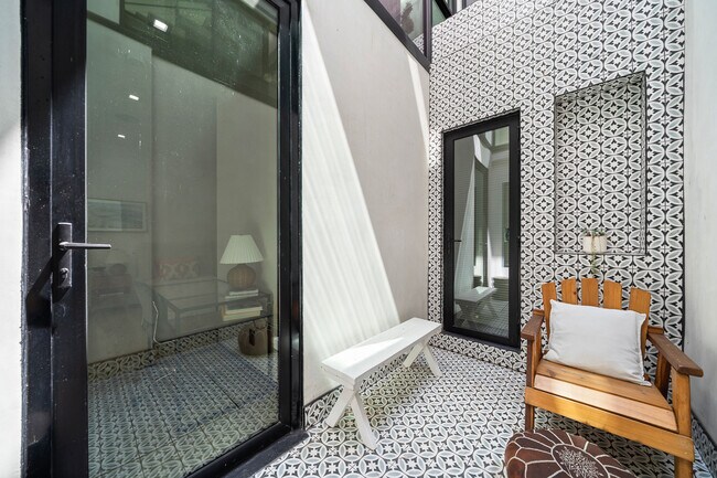 Building Photo - 838 California Ave