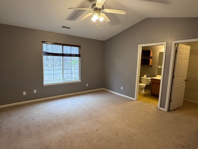 Building Photo - 3 Bedroom Home Close to FLW!