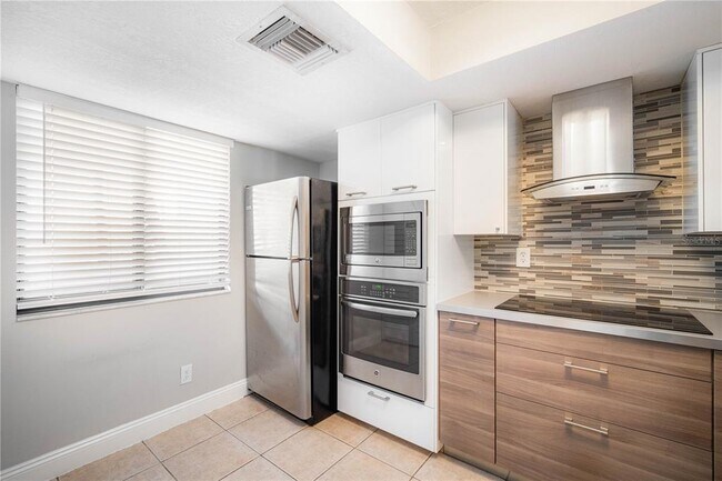 Building Photo - 201 W Laurel St