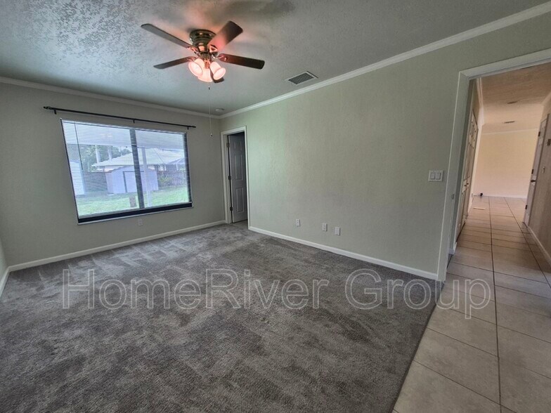 Building Photo - 143 SW Tulip Blvd