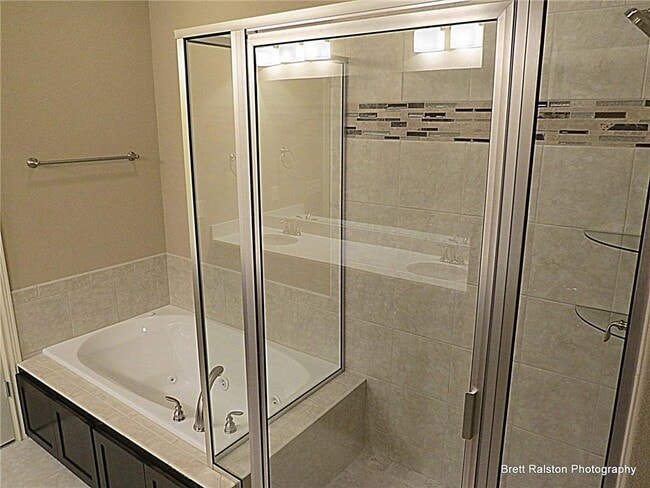 Building Photo - 6615 W Valley View Rd