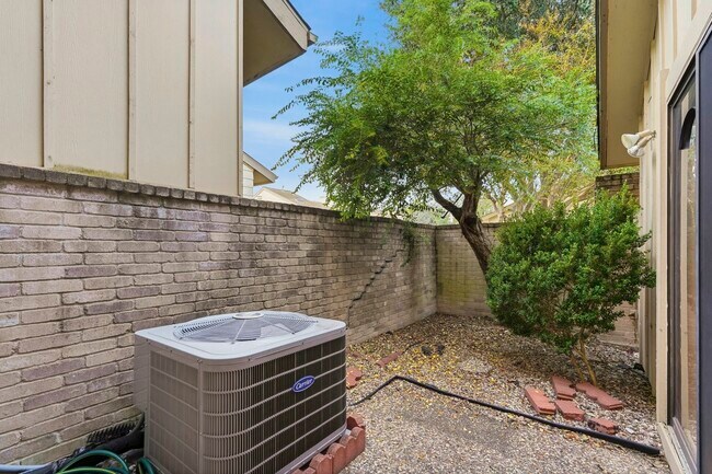 Building Photo - 3168 Windchase Blvd