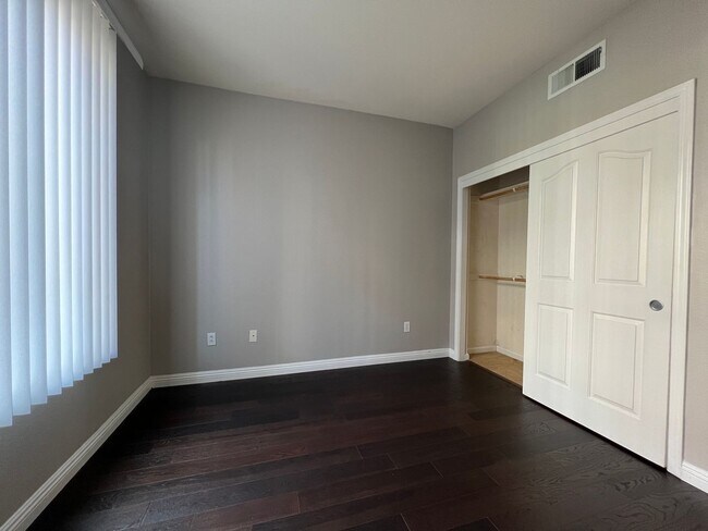 Building Photo - Villa Cortina Luxury Condo near Santana Ro...