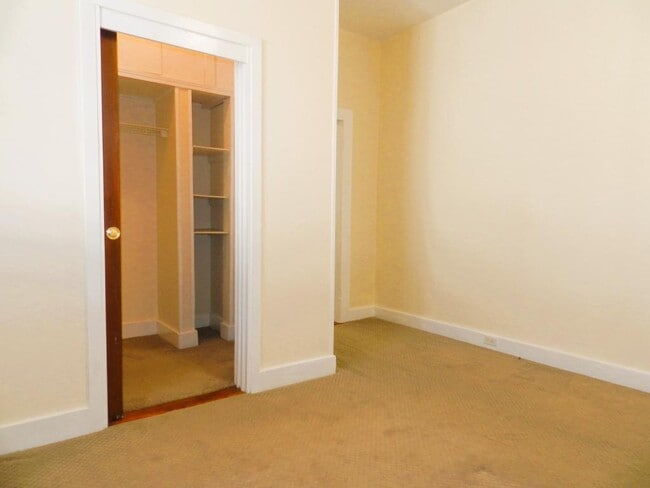 Building Photo - 329 N Bernadotte St