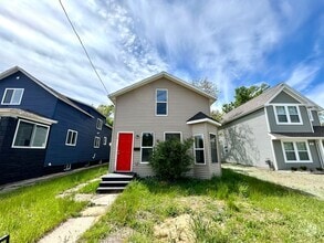 Building Photo - Three Bedroom Home in Muskegon