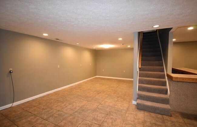 Building Photo - 516 Pearl Ave