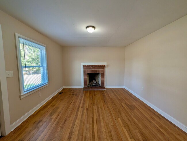 Building Photo - For Rent: Charming Country Home in Middlesex – $1,550/month