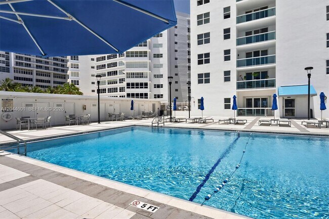 Building Photo - 5001 Collins Ave