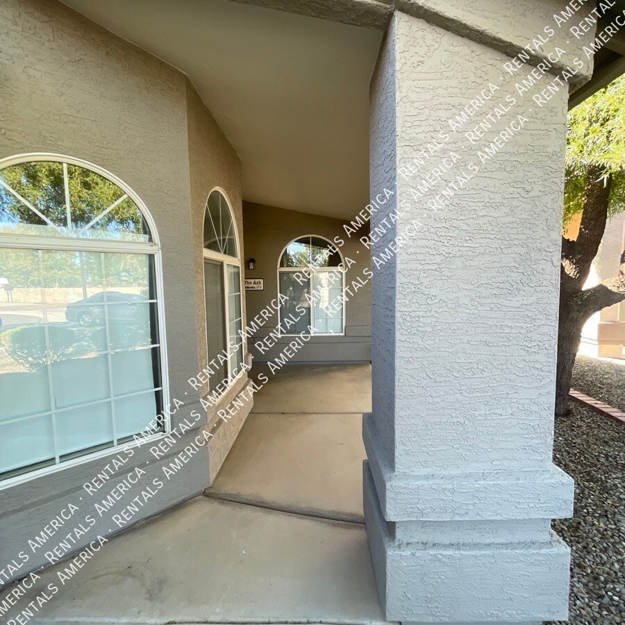 Building Photo - 26 S Tiago Dr