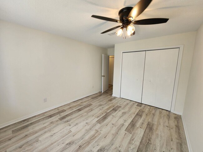 Building Photo - Gulf Shores 2/1.5 condo at Country Club Village
