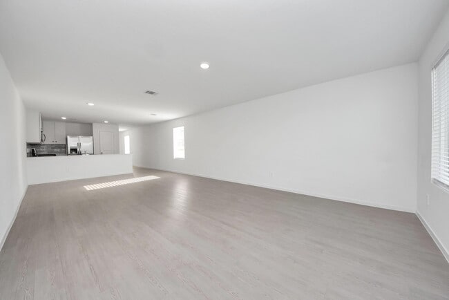 Building Photo - 248 Hazy Pnes Ln