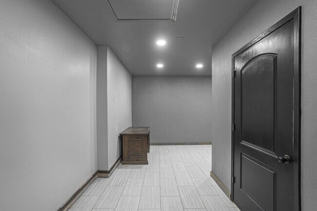 Building Photo - 5528 Somerville St