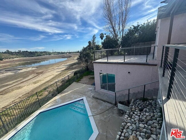 Building Photo - 2629 Meguiar Dr