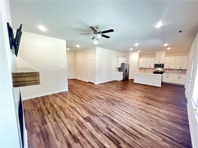 Building Photo - 522 W Branta St
