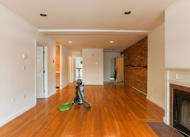 Building Photo - 1742 Washington St